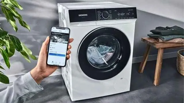 Siemens iQ700 washing machine with the Home Connect app