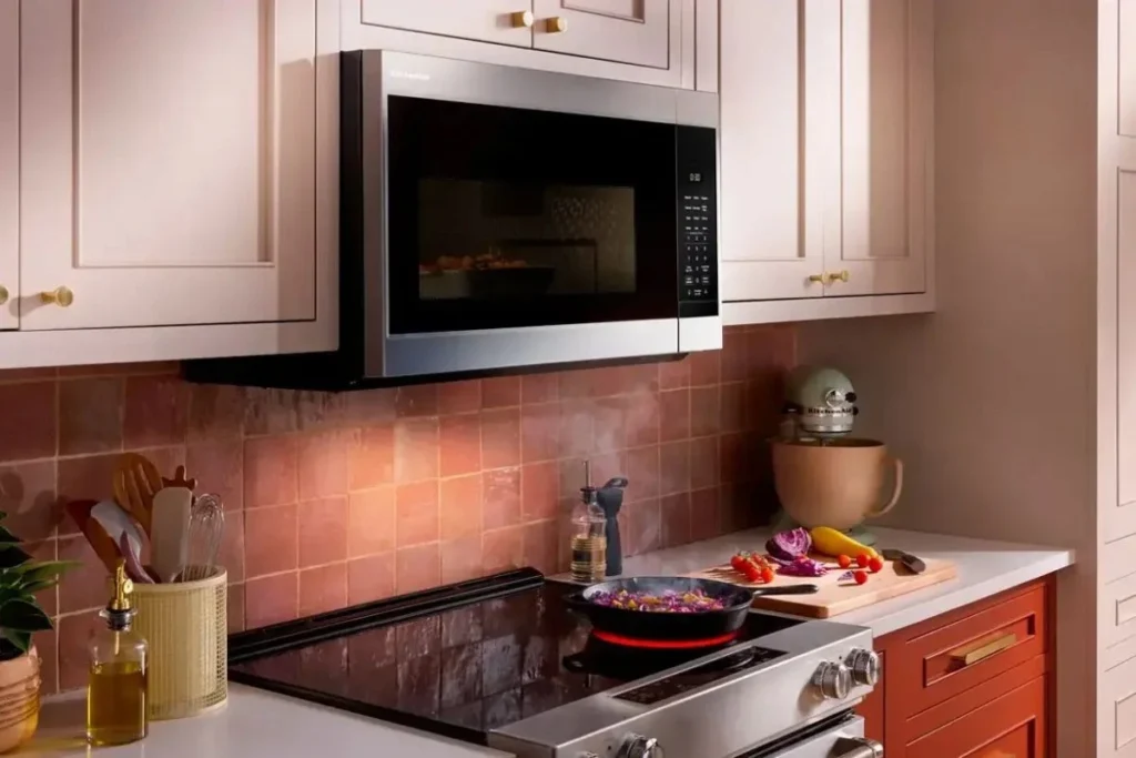 The microwave features 1000 watts of cooking power and a 3-speed ventilation system. 