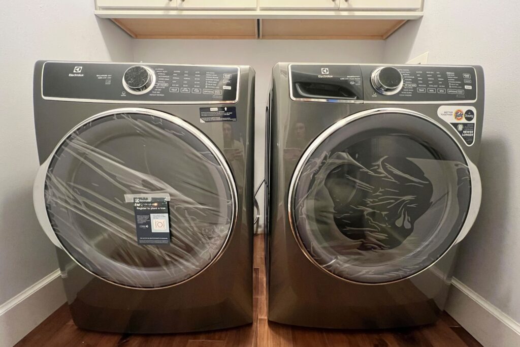 pair of Electrolux 600 Series front-load washer and dryer
